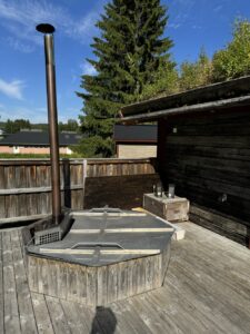 Torpet Peetgården utebad - wooden jacuzzi - boden